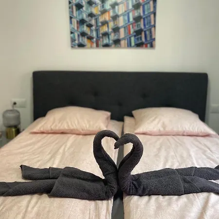 Three Bedroom With Pool In Apartment